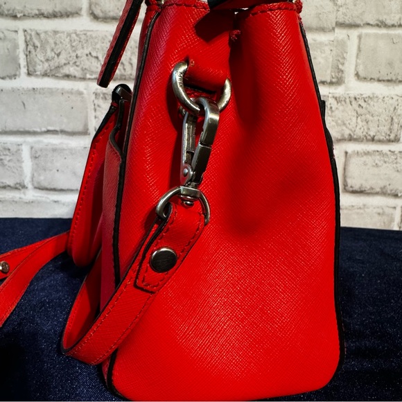 MCM Poppy Leather Elda Tote/Crossbody - Picture 9 of 17